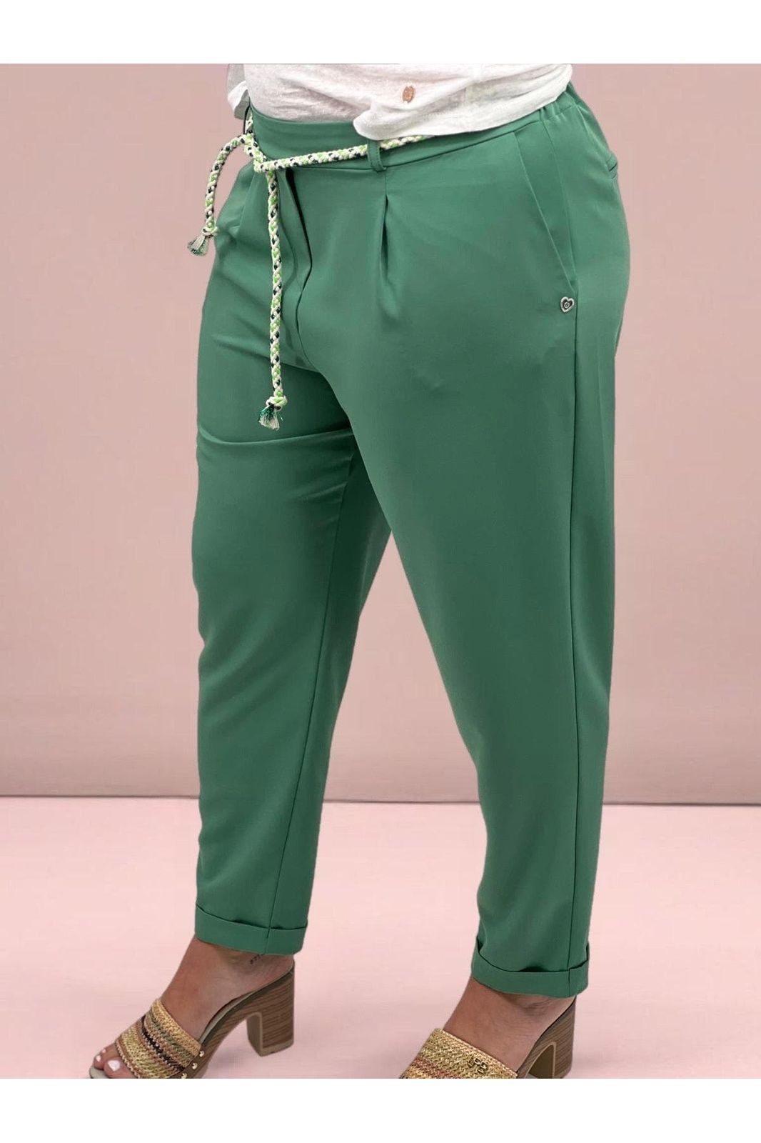 Pantalon Pantalon Please forme carotte a taille élastiquée ceinturée en crêpe fluide Vert P2XXAU3000 PLEASE